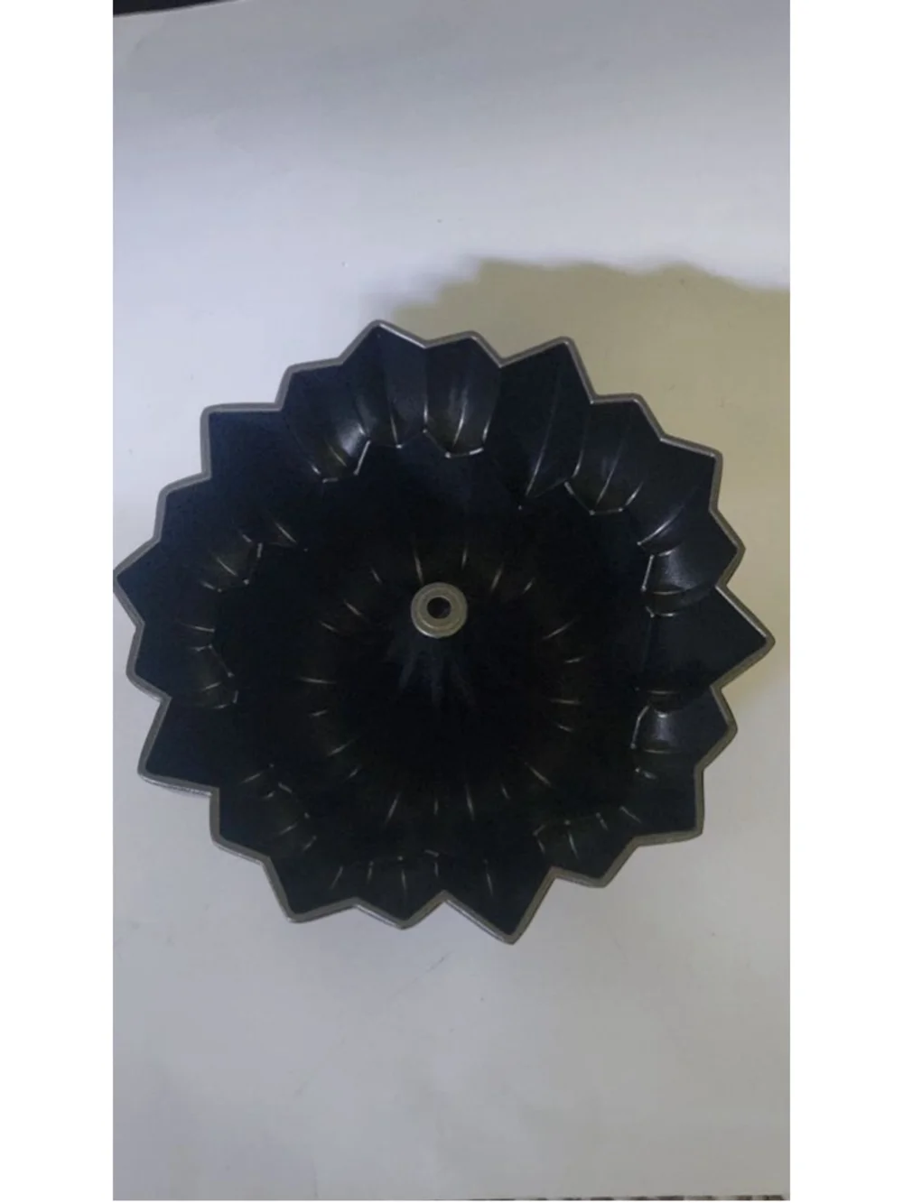 Heavy Cast Aluminum Fluted Bundt Cake Pan Nonstick Tube Pan New No Box Bakeware